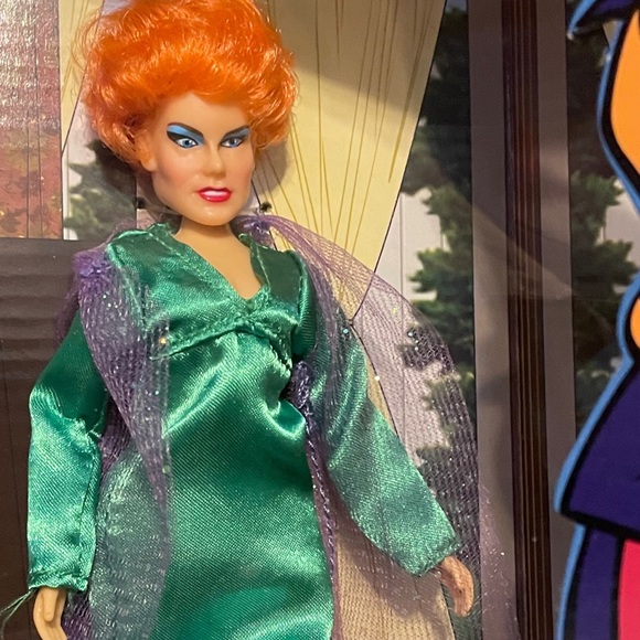SOLD! MEGO 2018 Bewitched 2 Figure Set 8" Endora & groovy Serena dolls - Picture 4 of 14